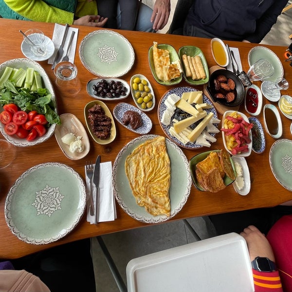 Foto tomada en Batı Garden Cafe &amp; Restaurant  por Snz el 11/6/2022
