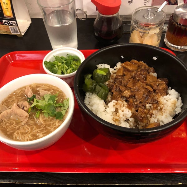 Foto diambil di 台湾麺線 oleh YMKMY pada 10/18/2019