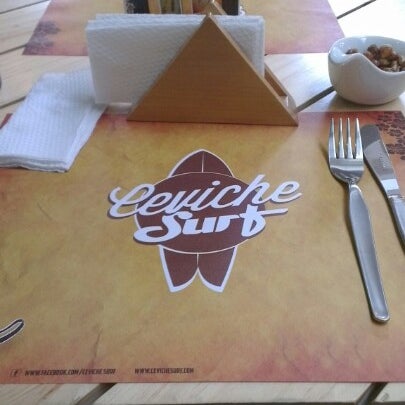 รูปภาพถ่ายที่ Ceviche Surf โดย Jeferson R. เมื่อ 12/5/2012