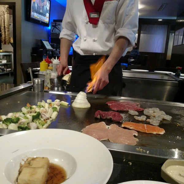 Photo prise au Ichiban Sushi Bar &amp; Hibachi par Richard H. le2/14/2017