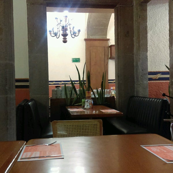 รูปภาพถ่ายที่ Restaurante La Posada Del Virrey โดย Selvin S. เมื่อ 10/1/2016