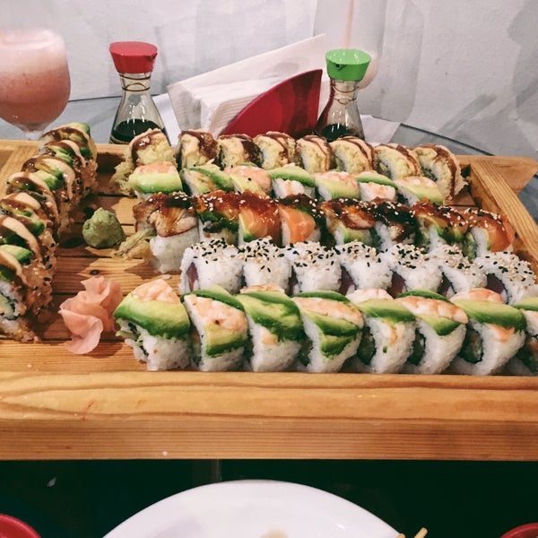 Increíbles los rollos de sushi, demasiado frescos los ingredientes. ¡¡Recomendadísimo!!