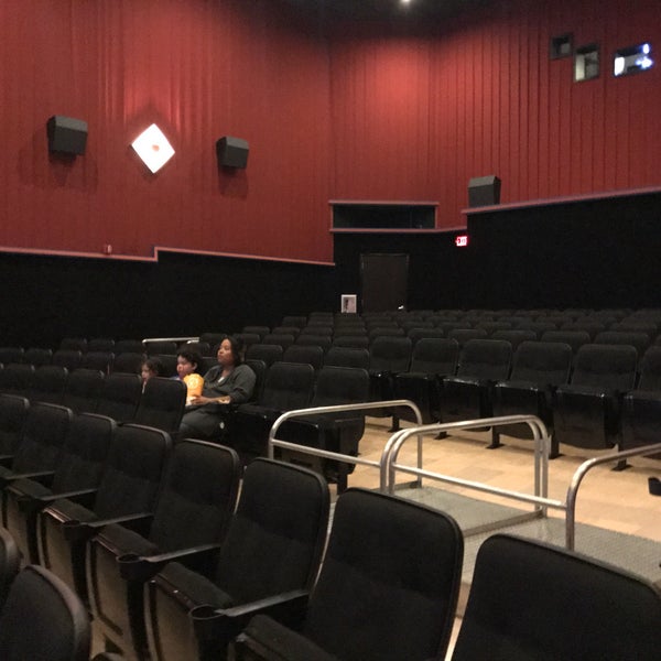 Regal UA Main Street Theatre 372040 Main Street'da fotoğraflar