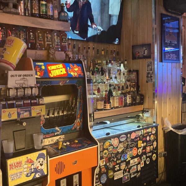 Foto tomada en The 1UP Arcade Bar - Colfax  por Anthony J. el 6/20/2022