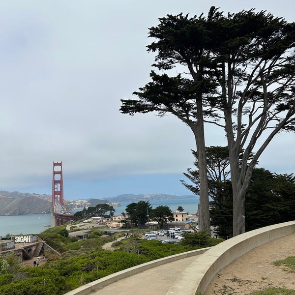 รูปภาพถ่ายที่ Golden Gate Overlook โดย Anthony J. เมื่อ 7/4/2023