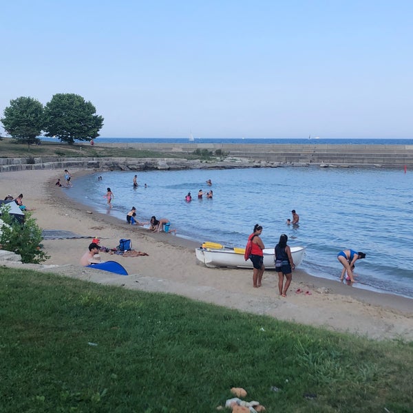 Chicago's 12th Street Beach, a narrow strip of beach just south of the  city's Museum Campus provides relief from summer heat. Chicago, Illinois,  USA Stock Photo - Alamy