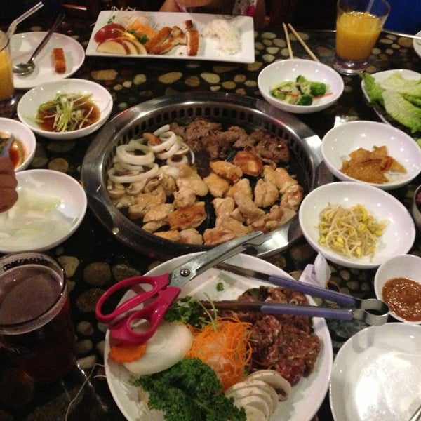 6/22/2013 tarihinde AJ M.ziyaretçi tarafından Ssambap Korean BBQ'de çekilen fotoğraf