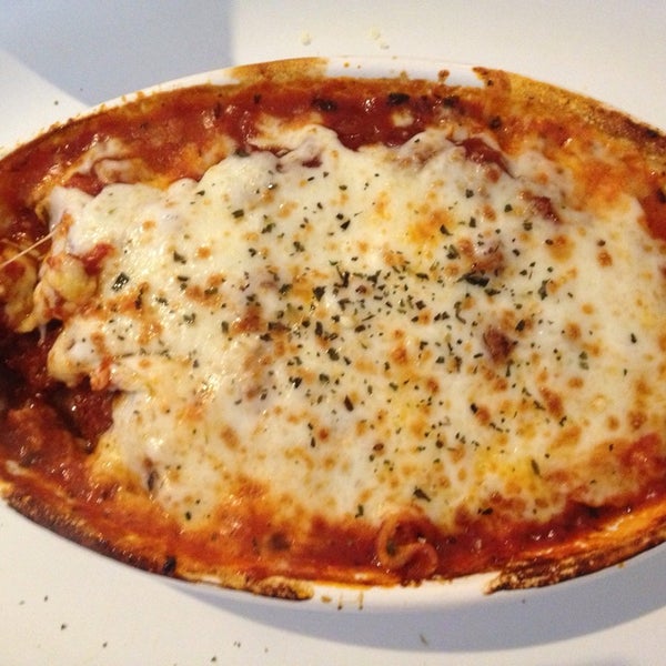 รูปภาพถ่ายที่ LaRocca&#39;s Pizza โดย Renée C. เมื่อ 7/13/2013
