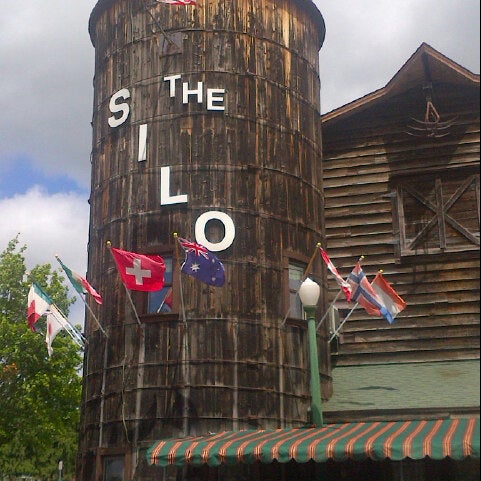 Photo taken at The Silo Restaurant and Country Store by Linda L. on 6/28/2013