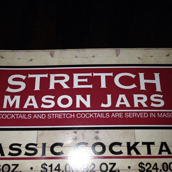 Foto scattata a The Stretch Bar &amp; Grill da Lisa S. il 3/14/2014