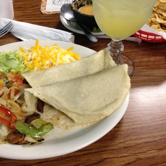 10/13/2012 tarihinde Cori C.ziyaretçi tarafından Ramos Tex-Mex Restaurant #3'de çekilen fotoğraf
