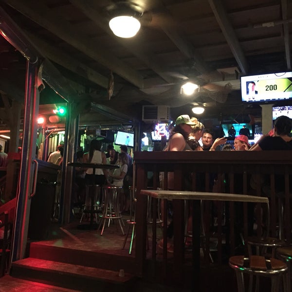 Снимок сделан в Macky&#39;s Bayside Bar &amp; Grill пользователем Jessica D. 7/10/2016