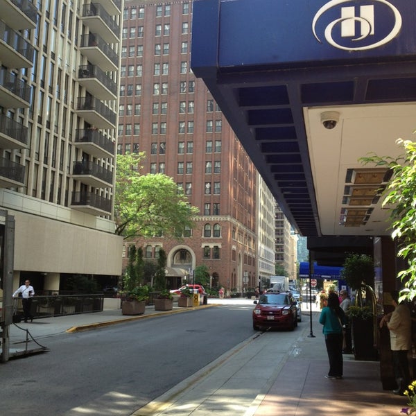 Photo taken at Hilton Chicago/Magnificent Mile Suites by Daniel R. on 7/15/2013