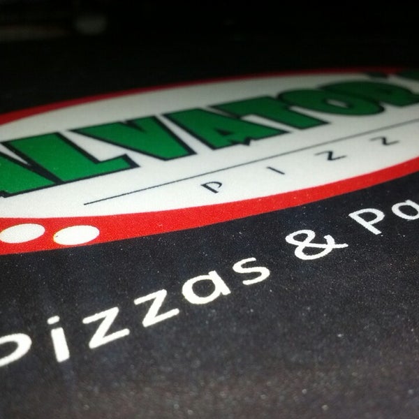 Foto tirada no(a) Salvator&#39;s Pizza por Michael N. em 8/20/2013