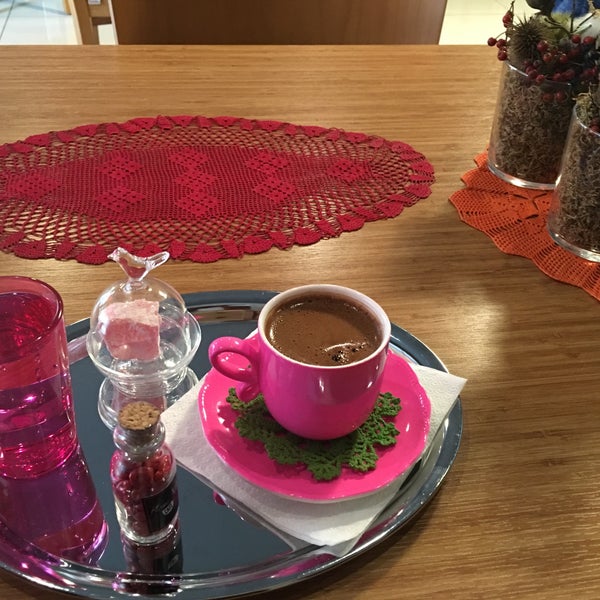Photo taken at Kune Petro Café by Zeynep on 3/20/2016