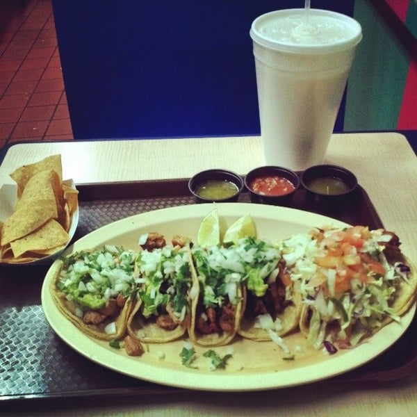 Photo taken at Palmitos Mexican Eatery by Dillon on 5/21/2014