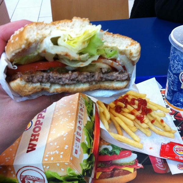 Foto tirada no(a) Burger King por Donika T. em 11/23/2013