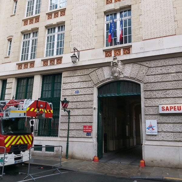 Photos At Caserne Des Pompiers Rousseau Les Halles 21 Rue Du Jour