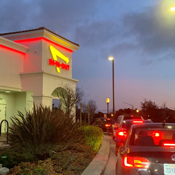 Photo taken at In-N-Out Burger by Cynthia M. on 1/8/2020