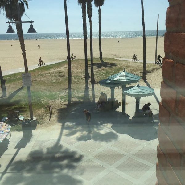 Photo taken at Venice Breeze Suites by Shelly R. on 4/10/2015