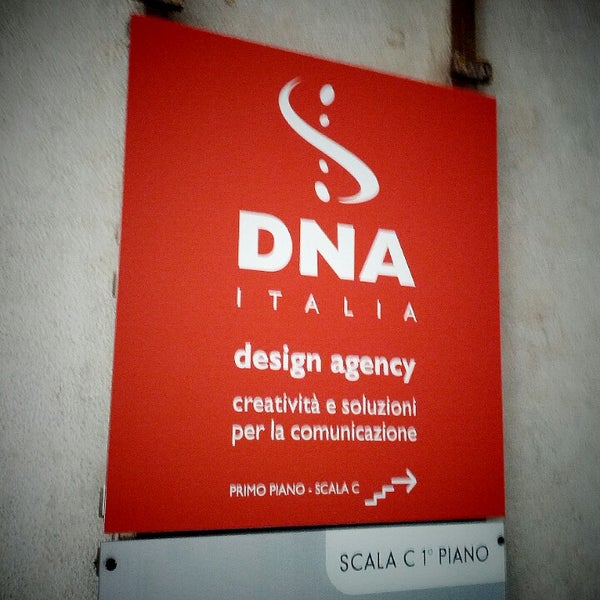 Das Foto wurde bei DNA Italia srl von Emanuele D. am 2/11/2013 aufgenommen