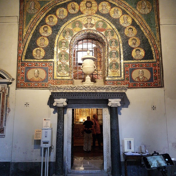 Das Foto wurde bei Basilica di Santa Prassede von Paolo Z. am 4/30/2018 aufgenommen