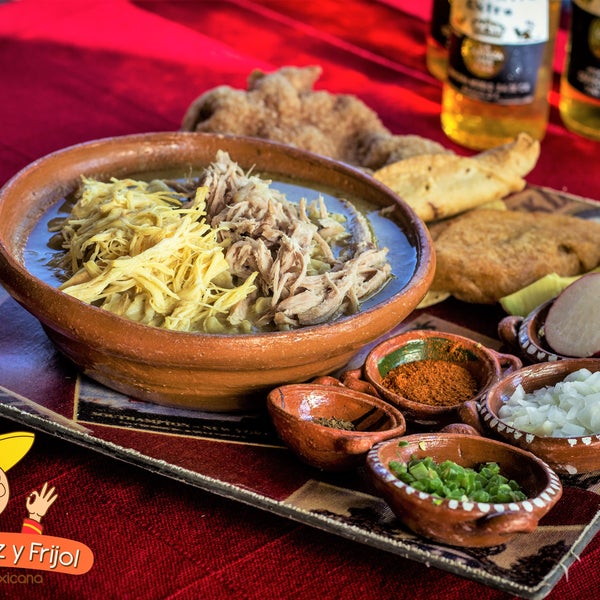 รูปภาพถ่ายที่ Restaurante Chile, Maíz y Frijol โดย Restaurante Chile, Maíz y Frijol เมื่อ 3/6/2016