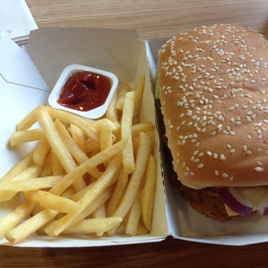 Foto scattata a McDonald&#39;s da Adrian K. il 12/8/2012