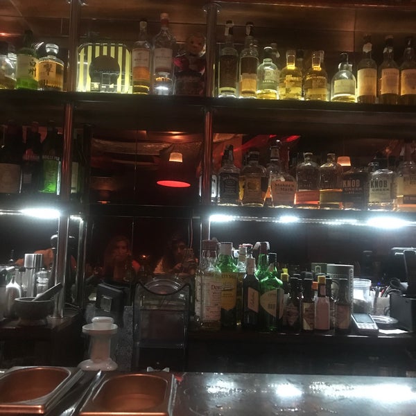 10/3/2017 tarihinde 💗Gulay G.ziyaretçi tarafından Slow Barcelona Cocktails &amp; Boîte'de çekilen fotoğraf