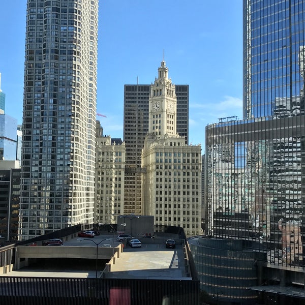 Foto diambil di Foursquare Chicago oleh Swen G. pada 10/19/2017