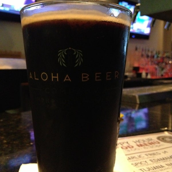 Снимок сделан в Aloha Beer Company пользователем Joe F. 1/19/2013