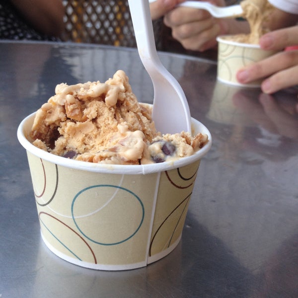 Foto tirada no(a) Mashti Malone Ice Cream por Katie T. em 10/31/2015