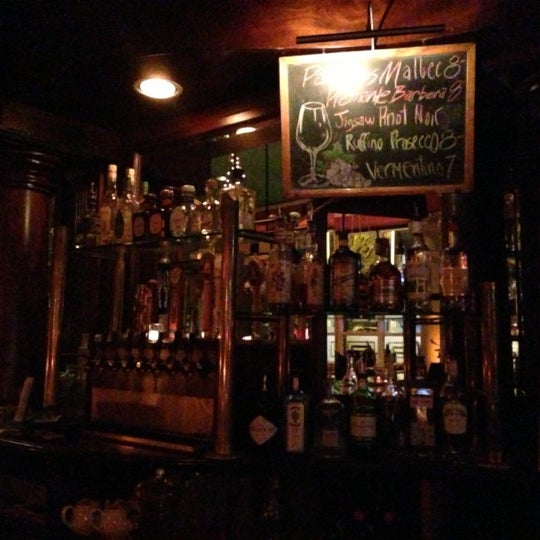 รูปภาพถ่ายที่ Touché Restaurant &amp; Bar โดย Corey R. เมื่อ 2/16/2013