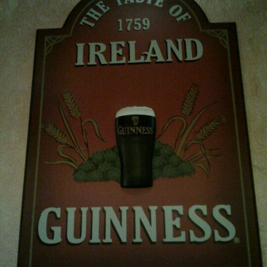 Снимок сделан в Mickey Byrne&#39;s Irish Pub пользователем Nicole S. 2/20/2013