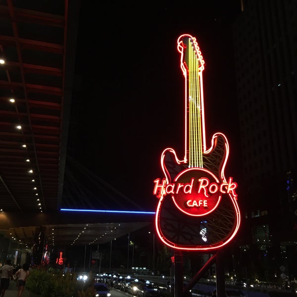 Снимок сделан в Hard Rock Cafe Jakarta пользователем Mela メ. 3/22/2019