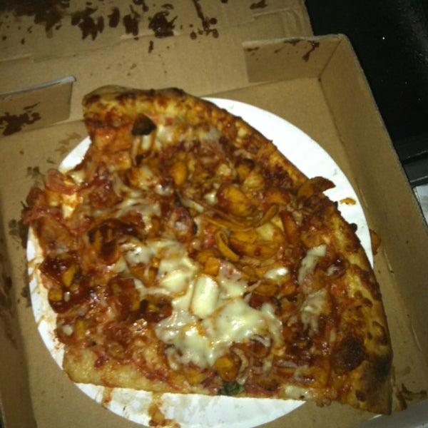 2/10/2013 tarihinde Terrence H.ziyaretçi tarafından Pi Pizza Truck'de çekilen fotoğraf