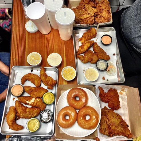7/7/2016にTerrence H.がSam&#39;s Fried Chicken &amp; Donutsで撮った写真