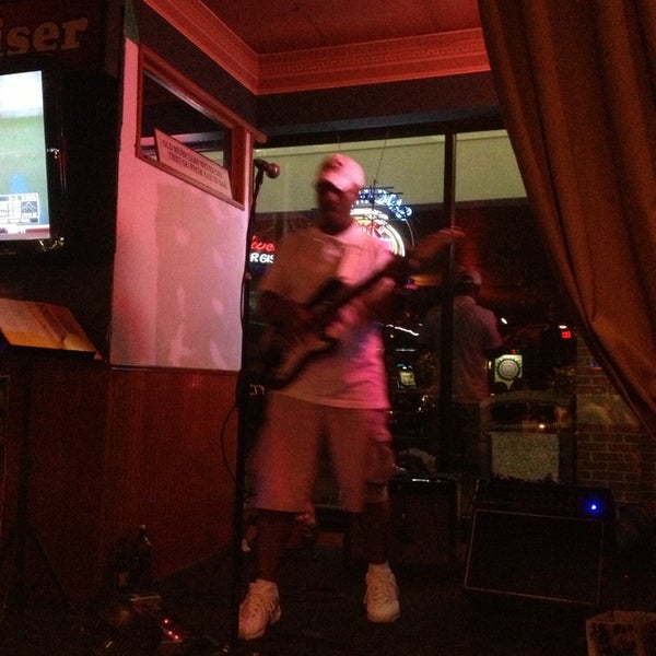 8/11/2013에 Kelly D.님이 Satchmo&#39;s Bar &amp; Grill에서 찍은 사진