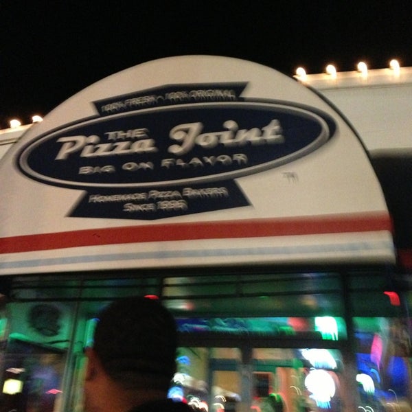Снимок сделан в The Pizza Joint пользователем Sean B. 1/19/2013