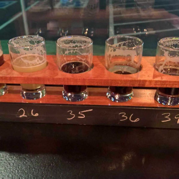 Photo taken at Westside Taphouse &amp; Growler Fill by Jeffrey C. on 2/14/2019