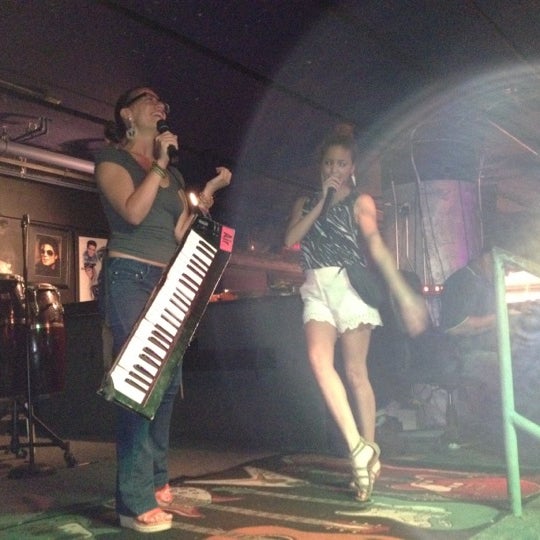 Foto tirada no(a) Studio Karaoke Club por Mamey D. em 9/17/2012
