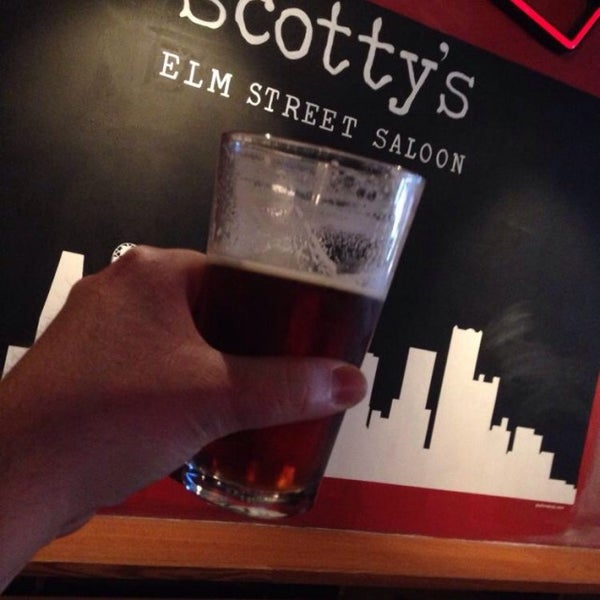 Foto diambil di Scotty&#39;s Elm St. Saloon oleh Jonathan F. pada 1/31/2014