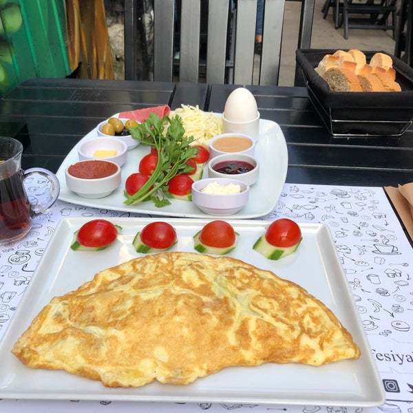 Foto tomada en Siyah Cafe &amp; Breakfast  por Aytac el 10/20/2019
