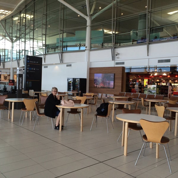 Снимок сделан в Brisbane Airport International Terminal пользователем Dave H. 1/3/2015