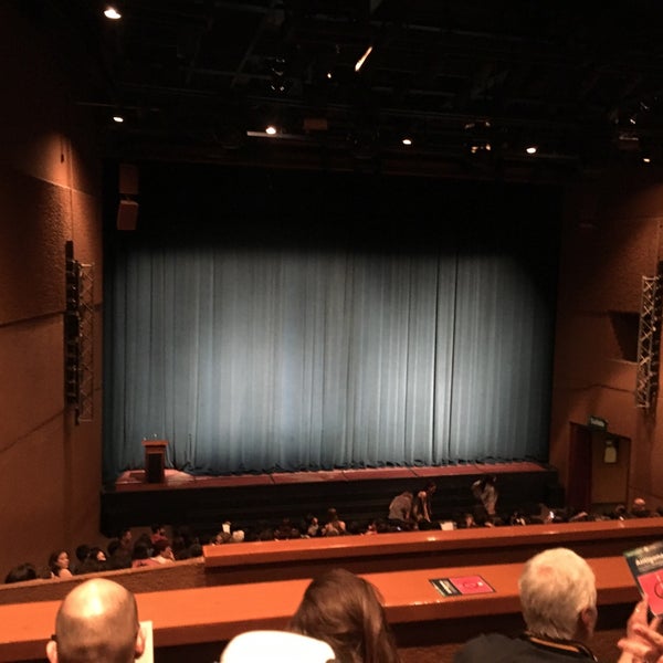 Foto diambil di Teatro Juan Ruiz de Alarcón, Teatro UNAM oleh Antonio V. pada 6/19/2016