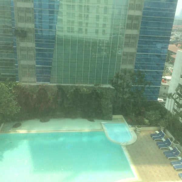Foto scattata a Menara Peninsula Hotel Jakarta da Carla S. il 9/23/2015