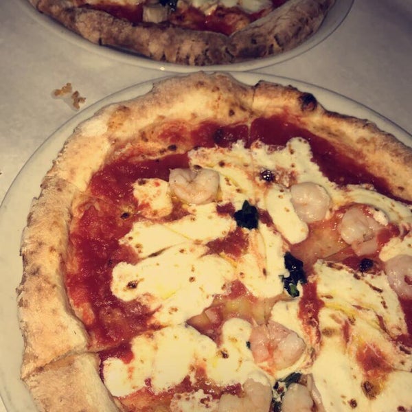Foto tirada no(a) Amalfi Pizza por Abdullah A. em 11/25/2017