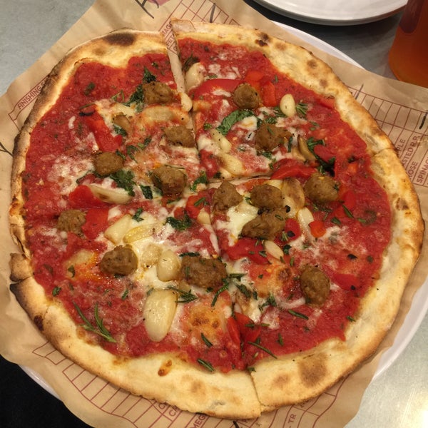 Photo taken at MOD Pizza by Gary Eng W. on 9/19/2015
