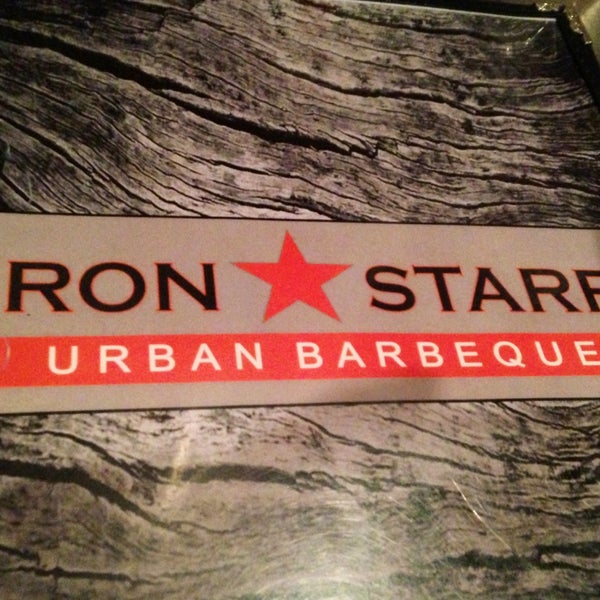 5/18/2013 tarihinde Lizz H.ziyaretçi tarafından Iron Star Urban BBQ'de çekilen fotoğraf