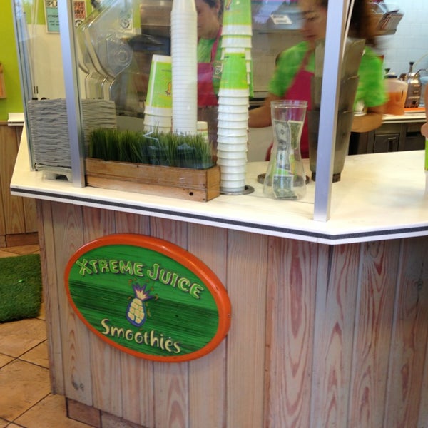 Photo taken at Xtreme Juice by Lizz H. on 4/3/2013
